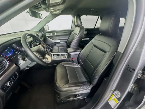 Used 2023 Ford Explorer Limited image 13