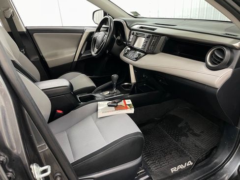 Used 2018 Toyota RAV4 XLE image 37