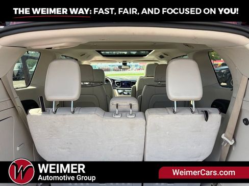 Used 2020 Chrysler Pacifica Limited FWD image 37