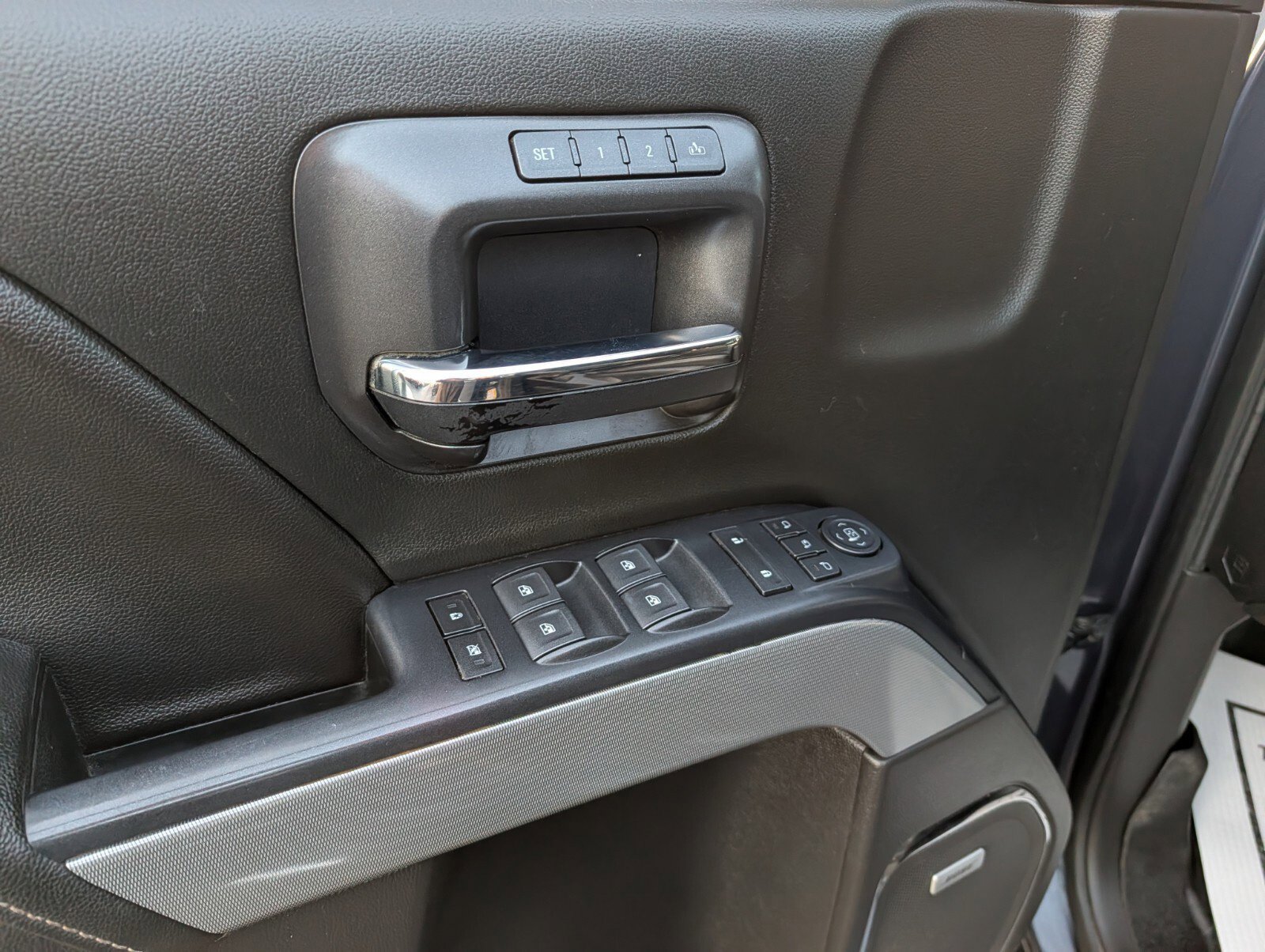 Used 2018 Chevrolet Silverado 1500 LTZ Z71 w/ Centennial Edition AWD/4WD image 31