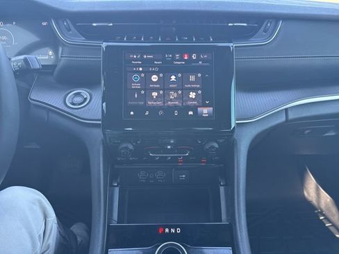 Used 2024 Jeep Grand Cherokee L Altitude AWD/4WD image 28