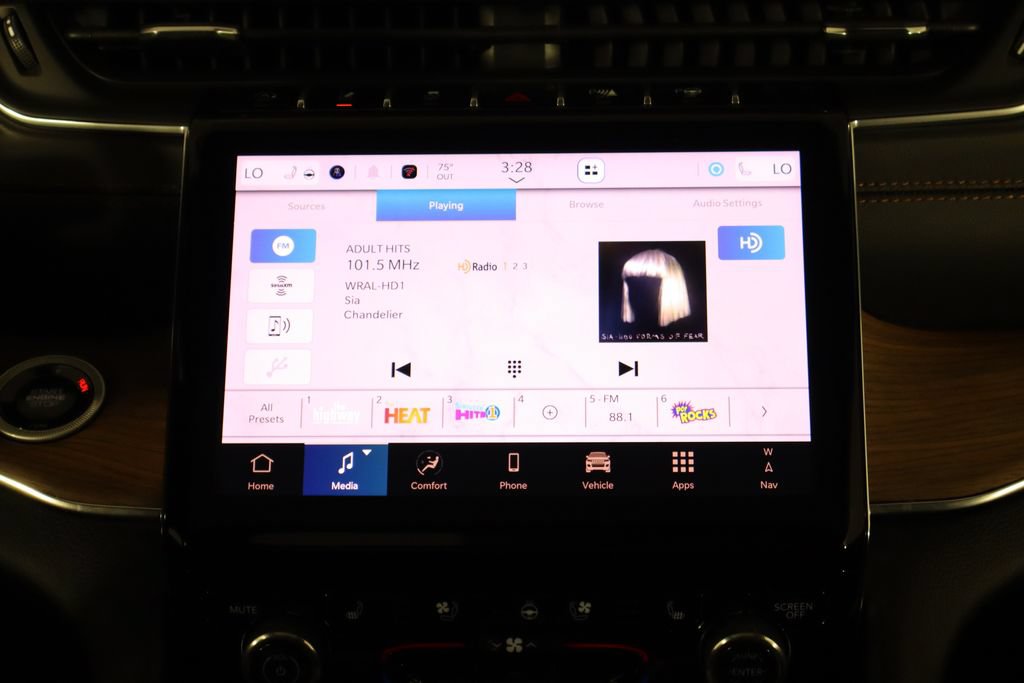 Used 2025 Jeep Grand Cherokee Summit AWD/4WD image 30