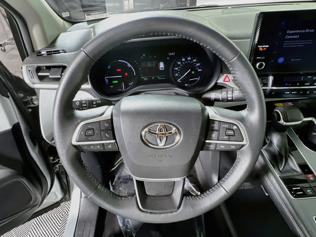 Certified 2025 Toyota Sienna XLE FWD image 10