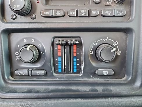 Used 2004 Chevrolet Silverado 2500 LS w/ Heavy-Duty Power Package image 12