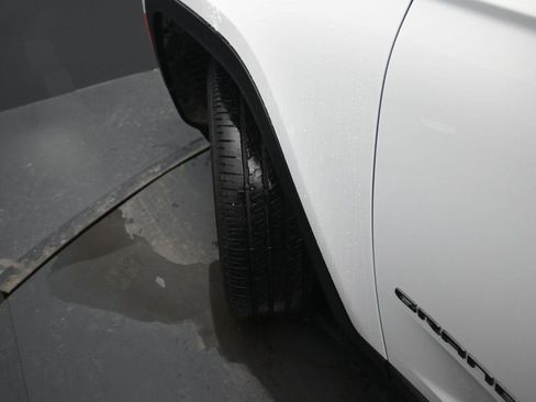 Used 2023 Jeep Grand Cherokee Altitude image 5