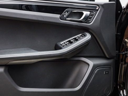 Certified 2026 Porsche Macan AWD/4WD image 24