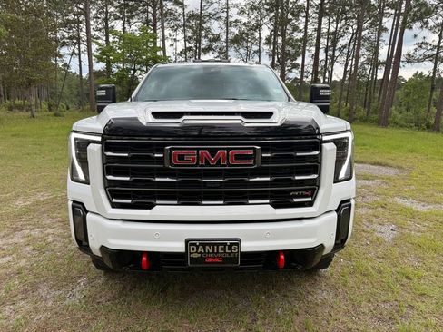 Used 2024 GMC Sierra 2500 AT4 w/ Technology Package AWD/4WD image 11