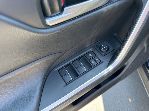 Used 2025 Toyota RAV4 XLE AWD/4WD image 11
