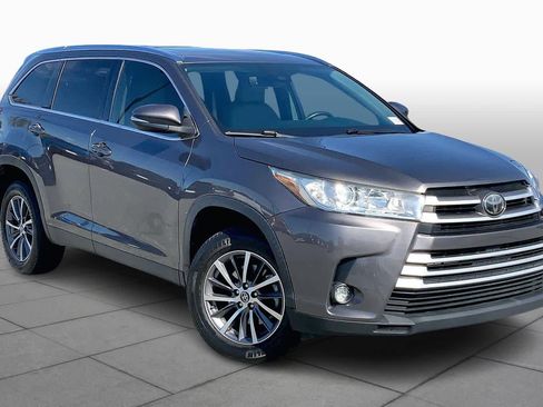 Used 2019 Toyota Highlander XLE image 3