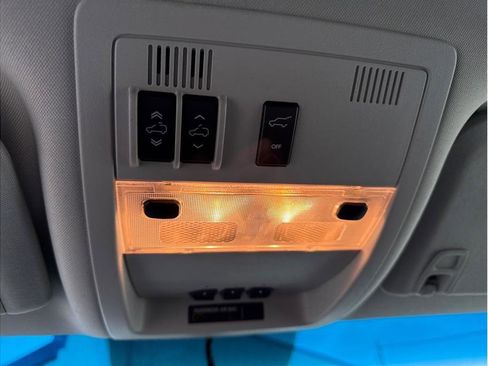 Used 2010 GMC Yukon Denali image 30