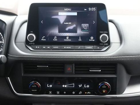 Used 2023 Nissan Rogue SV FWD image 27