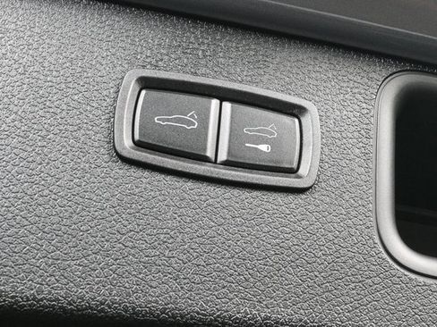 Certified 2025 Porsche Macan image 31