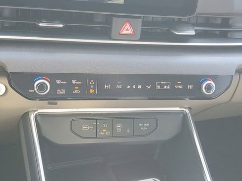 New 2026 Kia Carnival EX FWD image 17