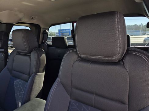 Used 2025 Nissan Frontier SV image 24