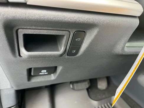 New 2025 Ford Expedition Active image 12