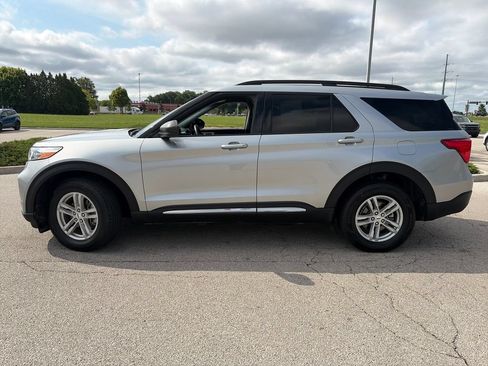 Used 2024 Ford Explorer XLT w/ Equipment Group 202A AWD/4WD image 4