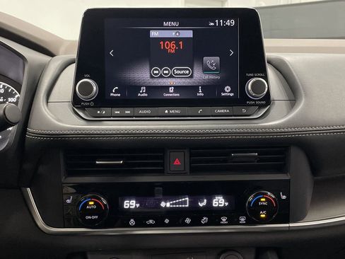 Used 2023 Nissan Rogue SV w/ SV Premium B Package image 9