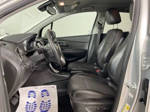 Used 2018 Chevrolet Trax LT w/ LT Convenience Package FWD image 17