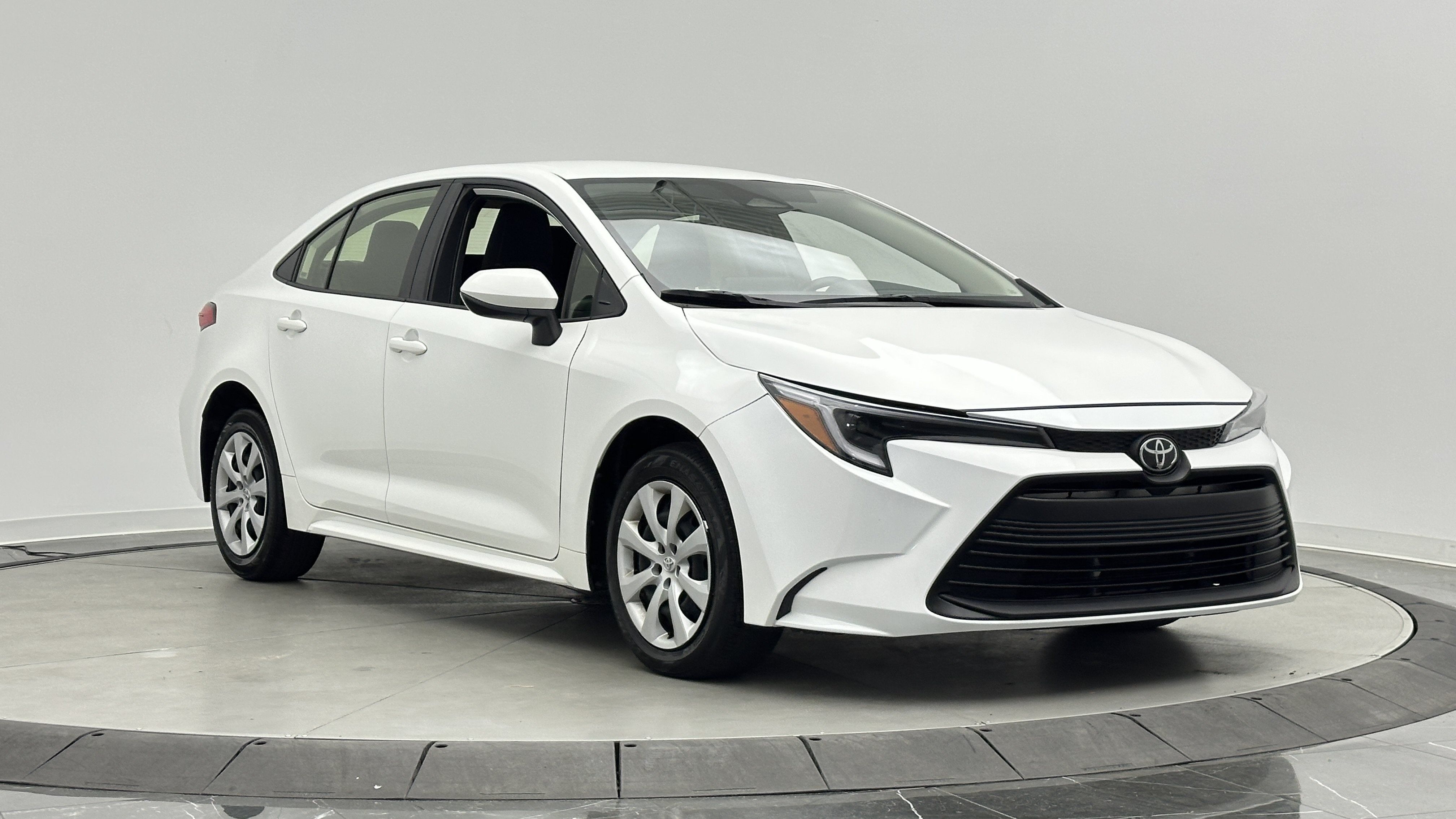 Used 2026 Toyota Corolla LE FWD image 3