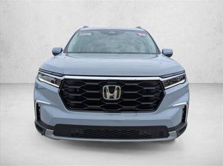 Used 2025 Honda Pilot Touring video 2