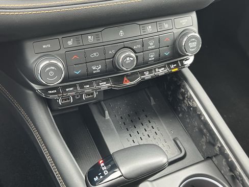Used 2025 Dodge Durango R/T AWD/4WD image 33