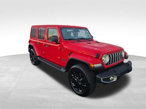 Used 2025 Jeep Wrangler Unlimited Sahara AWD/4WD image 12
