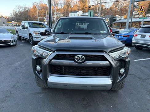 Used 2018 Toyota 4Runner TRD Off-Road w/ TRD Performance Package image 2