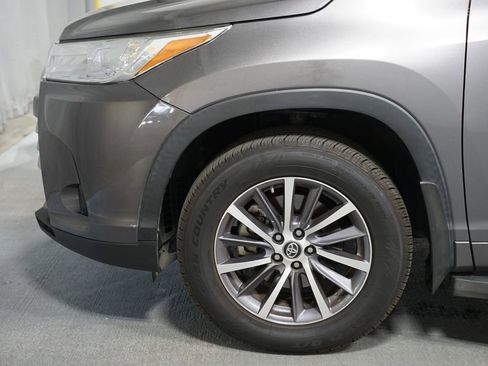 Used 2017 Toyota Highlander XLE image 5