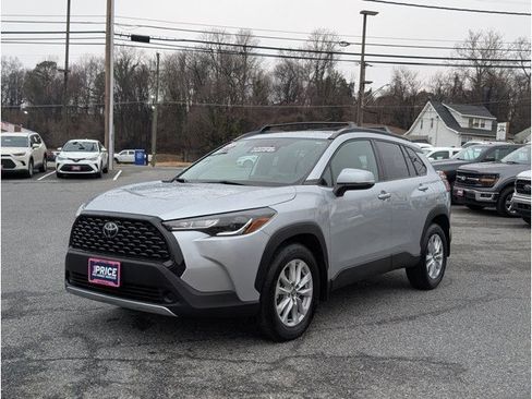 Used 2023 Toyota Corolla Cross LE w/ Moonroof Package image 1