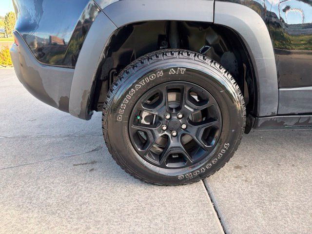 Used 2022 Jeep Cherokee Latitude w/ Trailer Tow Group AWD/4WD image 10