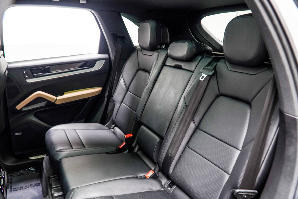 Used 2024 Porsche Cayenne w/ Premium Package Plus (PFM) AWD/4WD image 48