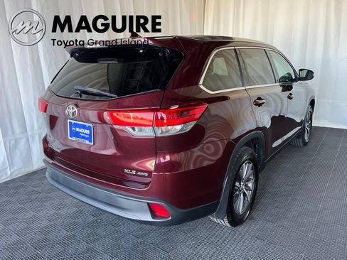 Used 2019 Toyota Highlander XLE AWD/4WD image 32
