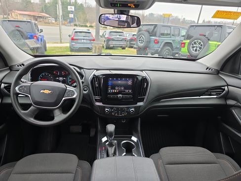 Used 2021 Chevrolet Traverse LS image 18