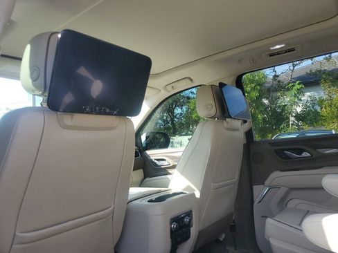 Used 2021 GMC Yukon XL Denali w/ Denali Premium Package image 14