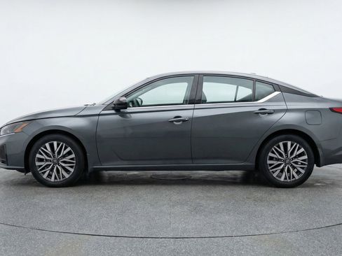 Used 2025 Nissan Altima 2.5 SV image 5