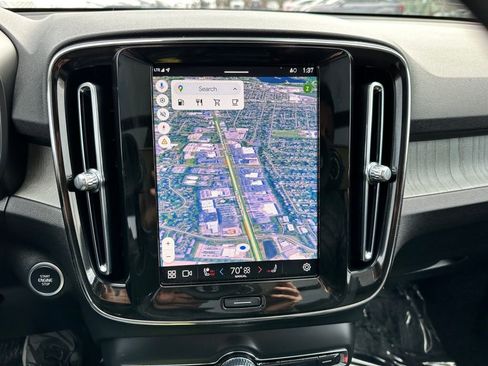 Used 2025 Volvo XC40 B5 Core image 17