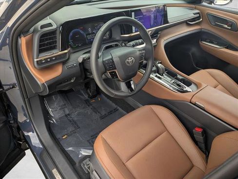 Certified 2025 Toyota Crown Signia w/ Advanced Technology Package AWD/4WD image 9