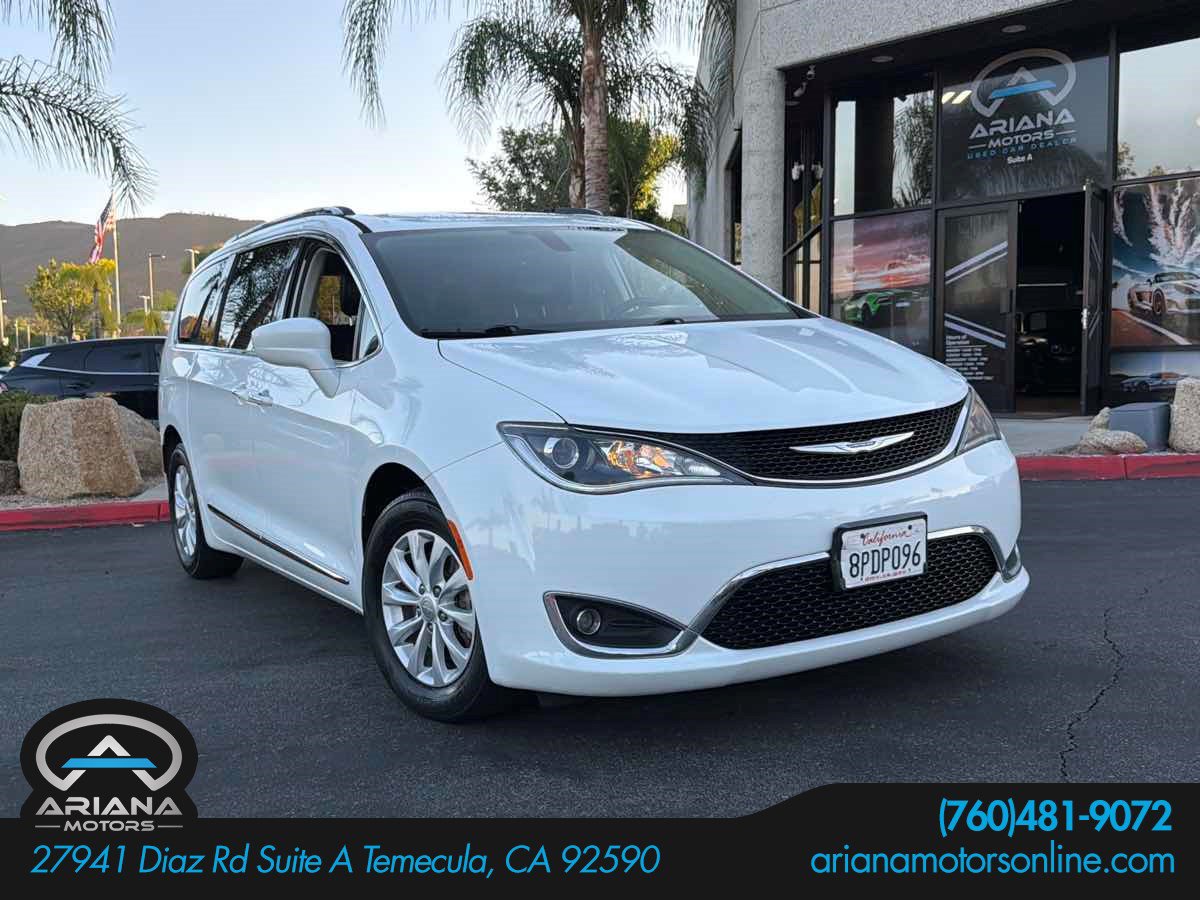 Used 2019 Chrysler Pacifica Touring-L FWD image 1