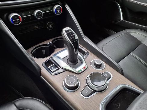 Used 2020 Alfa Romeo Giulia Ti AWD/4WD image 26