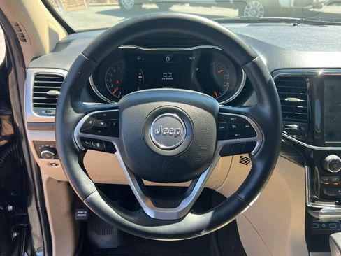 Used 2022 Jeep Grand Cherokee Laredo E w/ Security & Convenience Group image 32