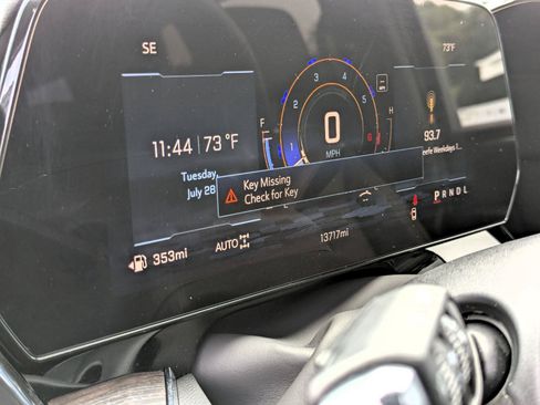 Used 2025 Chevrolet Tahoe Premier AWD/4WD image 35