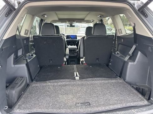 Certified 2024 Volkswagen Atlas SEL Premium R-Line image 8