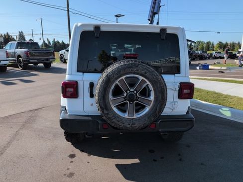 Used 2019 Jeep Wrangler Unlimited Sahara AWD/4WD image 4