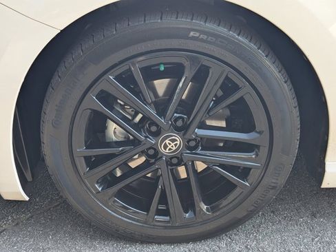 Used 2025 Toyota Camry SE image 11