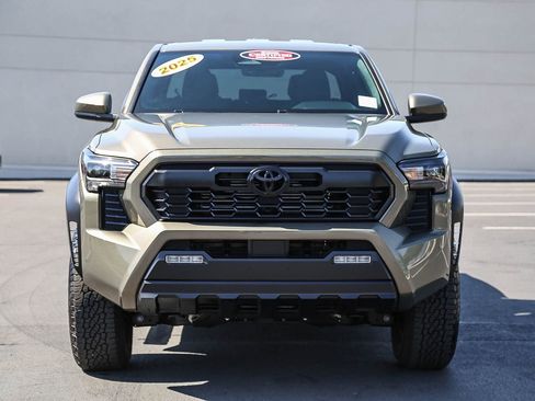 Certified 2025 Toyota Tacoma TRD Off-Road AWD/4WD image 2