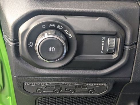 New 2025 Jeep Wrangler Unlimited Rubicon w/ XTREMEE 35" Tire Package image 13