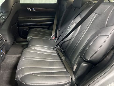 Used 2024 Genesis GV80 2.5T image 19