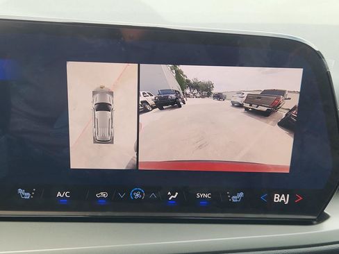 Certified 2025 Chevrolet Traverse LT w/ Driver Confidence Package FWD image 15