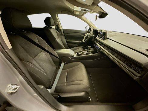 Used 2025 Honda Accord LX image 30