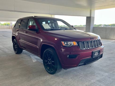 Used 2019 Jeep Grand Cherokee Altitude AWD/4WD image 12
